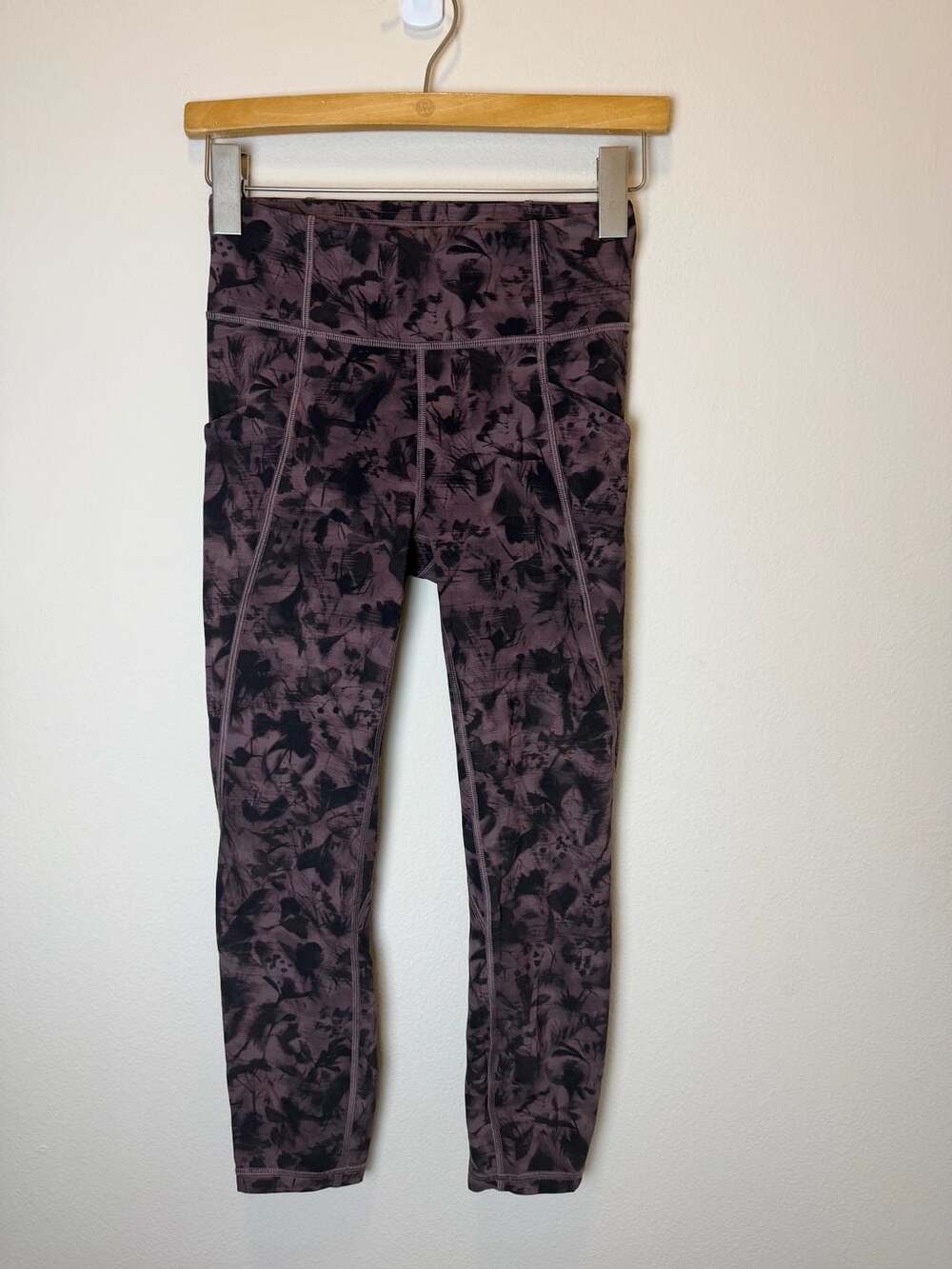 Lululemon In Movement Tight Size 4 Mini Dusk Floral